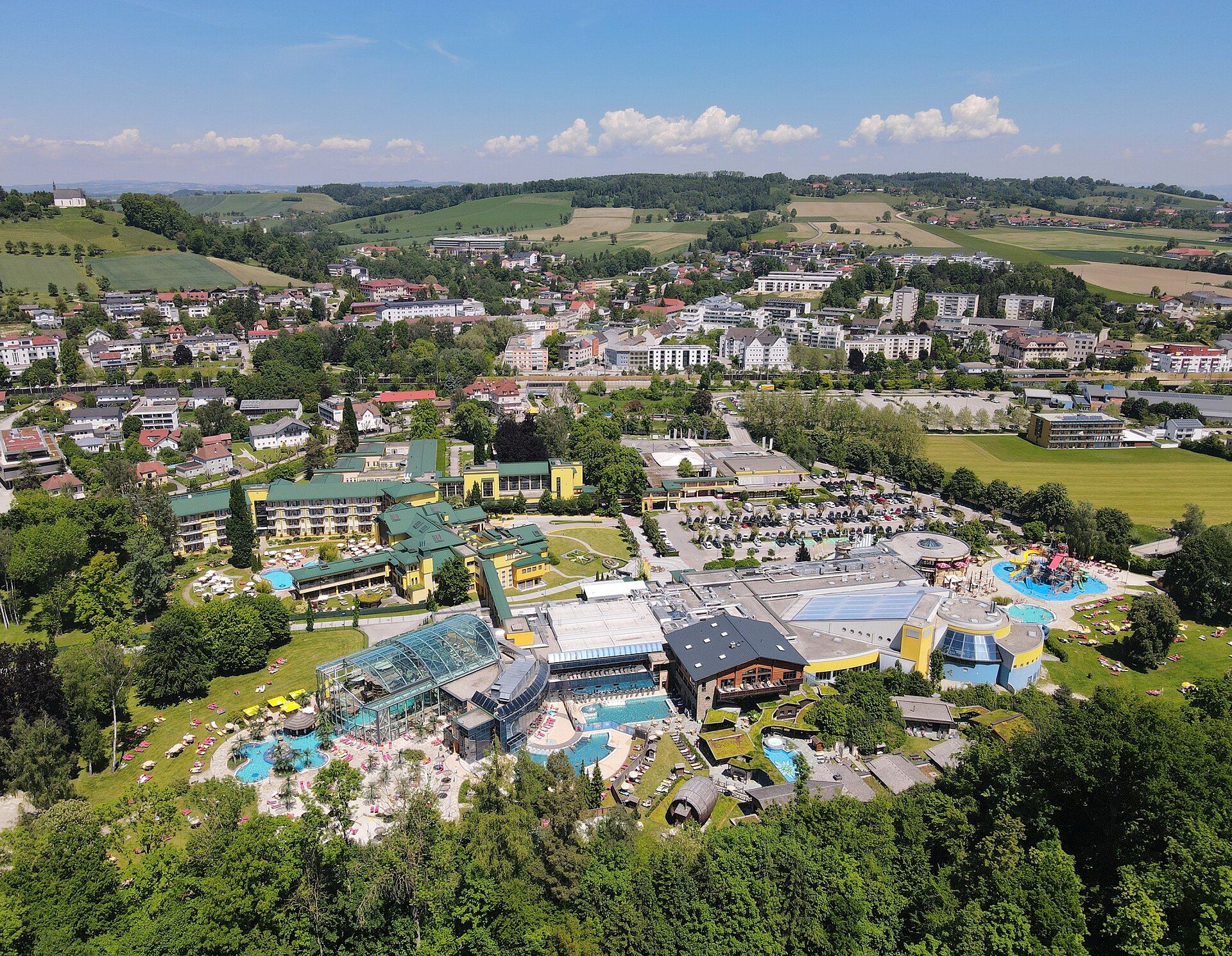Termální lázně Eurotherme v Bad Schallerbachu z výšky